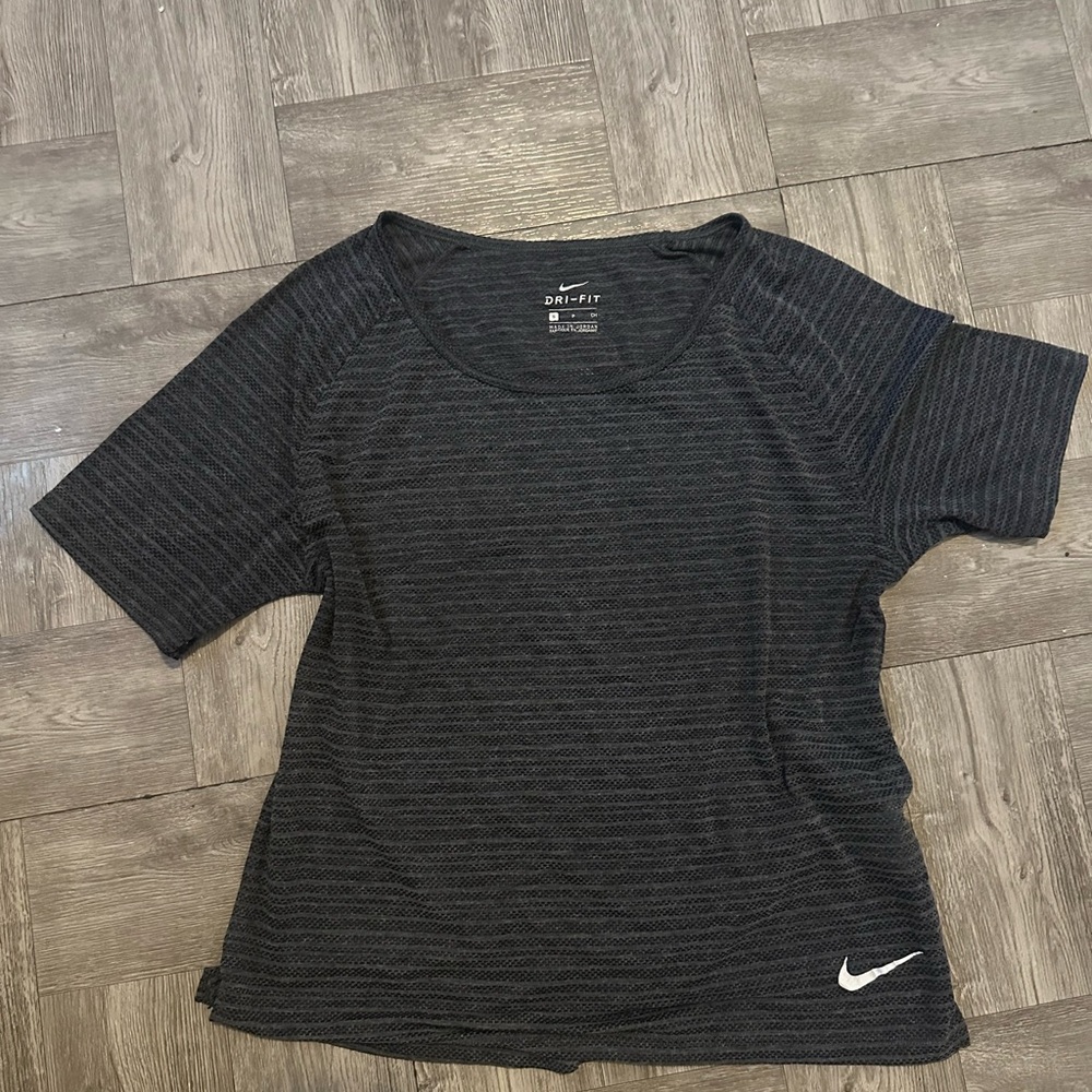 Nike Women's Black and Gray Short Sleeve Tee